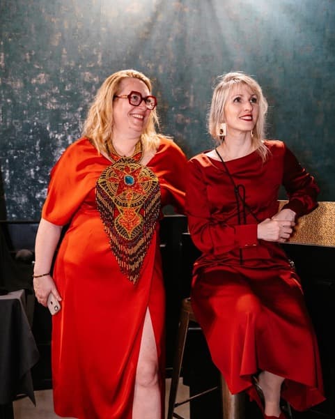 Les fondatrices de Volcanique & Pimenté — un duo passionné d'art de vivre